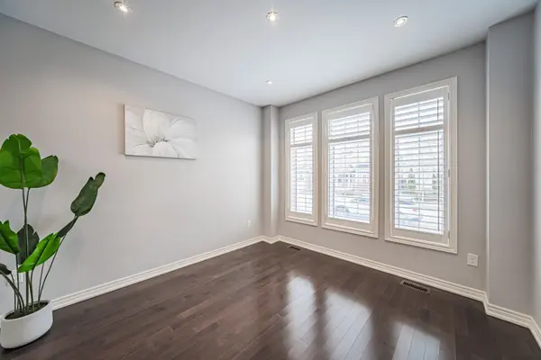 Oakville, ON L6M 0T1,3152 Larry CRES