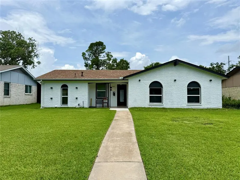 809 longbeach Drive, Garland, TX 75043