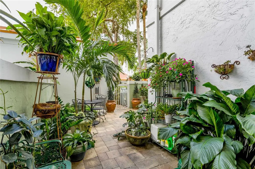 Pompano Beach, FL 33069,4112 W Palm Aire Dr #121B