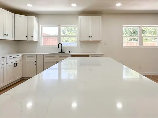 809 longbeach Drive, Garland, TX 75043