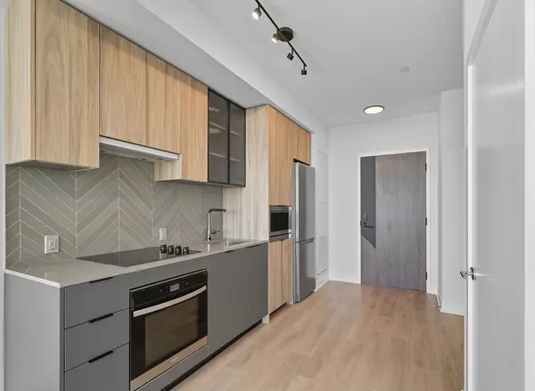 Toronto W08, ON M8Z 6C7,1037 The Queensway N/A #504