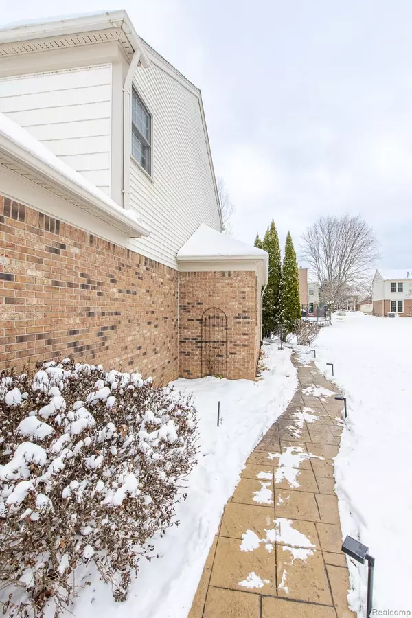 Lake Orion, MI 48359,3521 E Pond LN