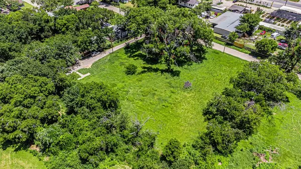 1024 Alvarado Street, Cleburne, TX 76031