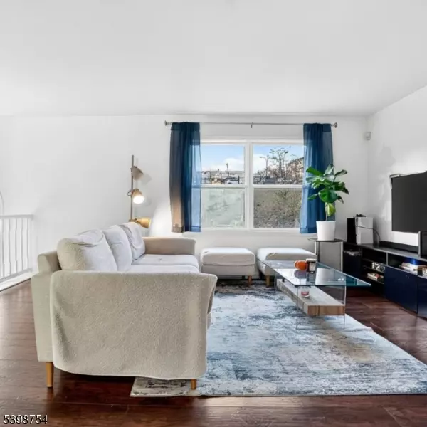 121 Arlington St, Newark City, NJ 07102