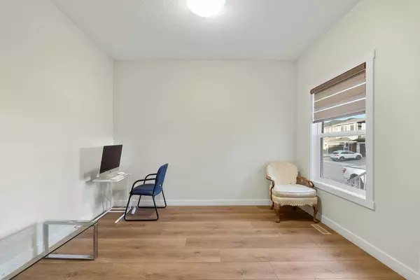 Calgary, AB T3J 5R6,7 Homestead CIR NE