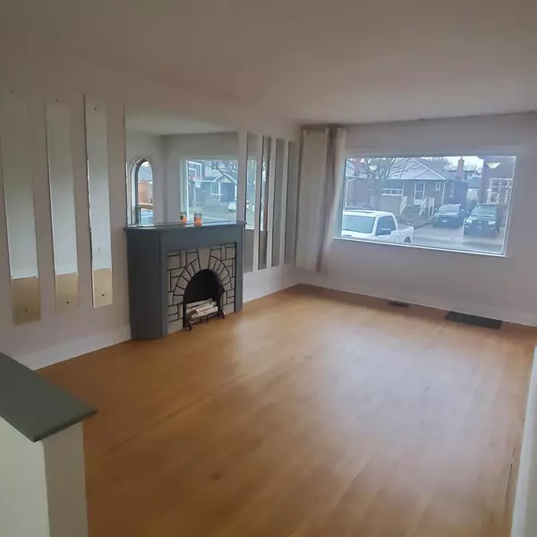 Toronto E03, ON M4J 4L9,304 Linsmore CRES