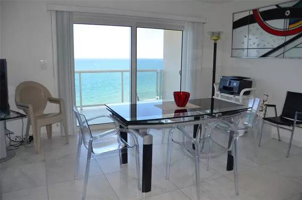 Lauderdale By The Sea, FL 33308,6000 N Ocean Blvd #12C