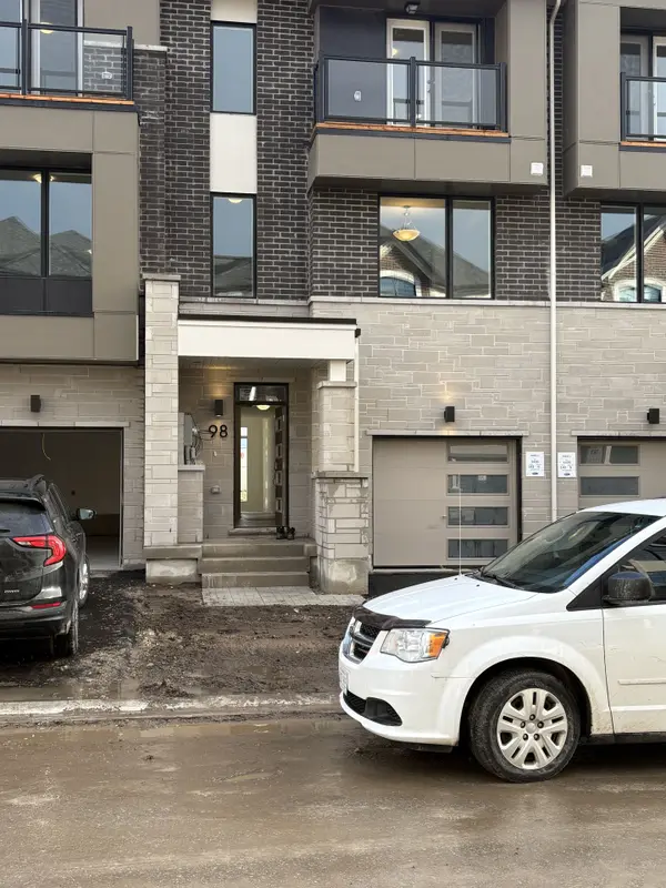 98 Pearen LN, Barrie, ON L9J 1A5