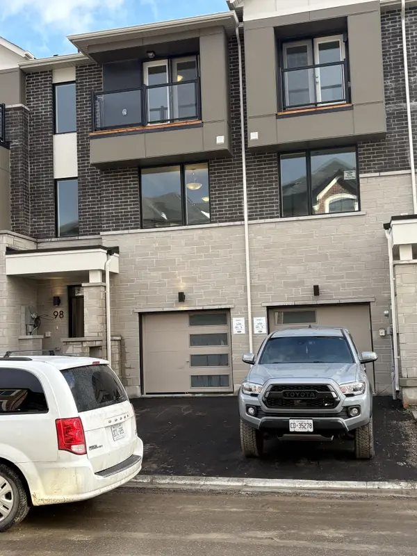 Barrie, ON L9J 1A5,98 Pearen LN