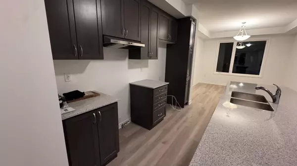 Barrie, ON L9J 1A5,98 Pearen LN