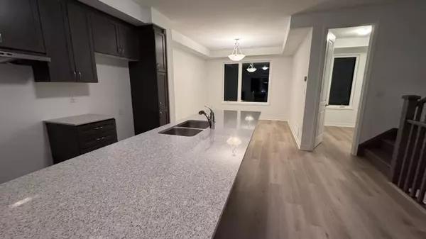 Barrie, ON L9J 1A5,98 Pearen LN