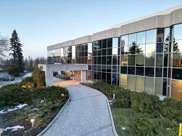 Elmvale Acres And Area, ON K1G 4G3,1929 Russell RD #204