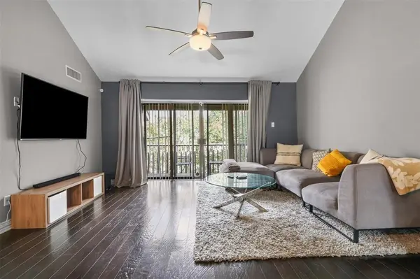 Irving, TX 75062,4557 N O Connor Road #2283