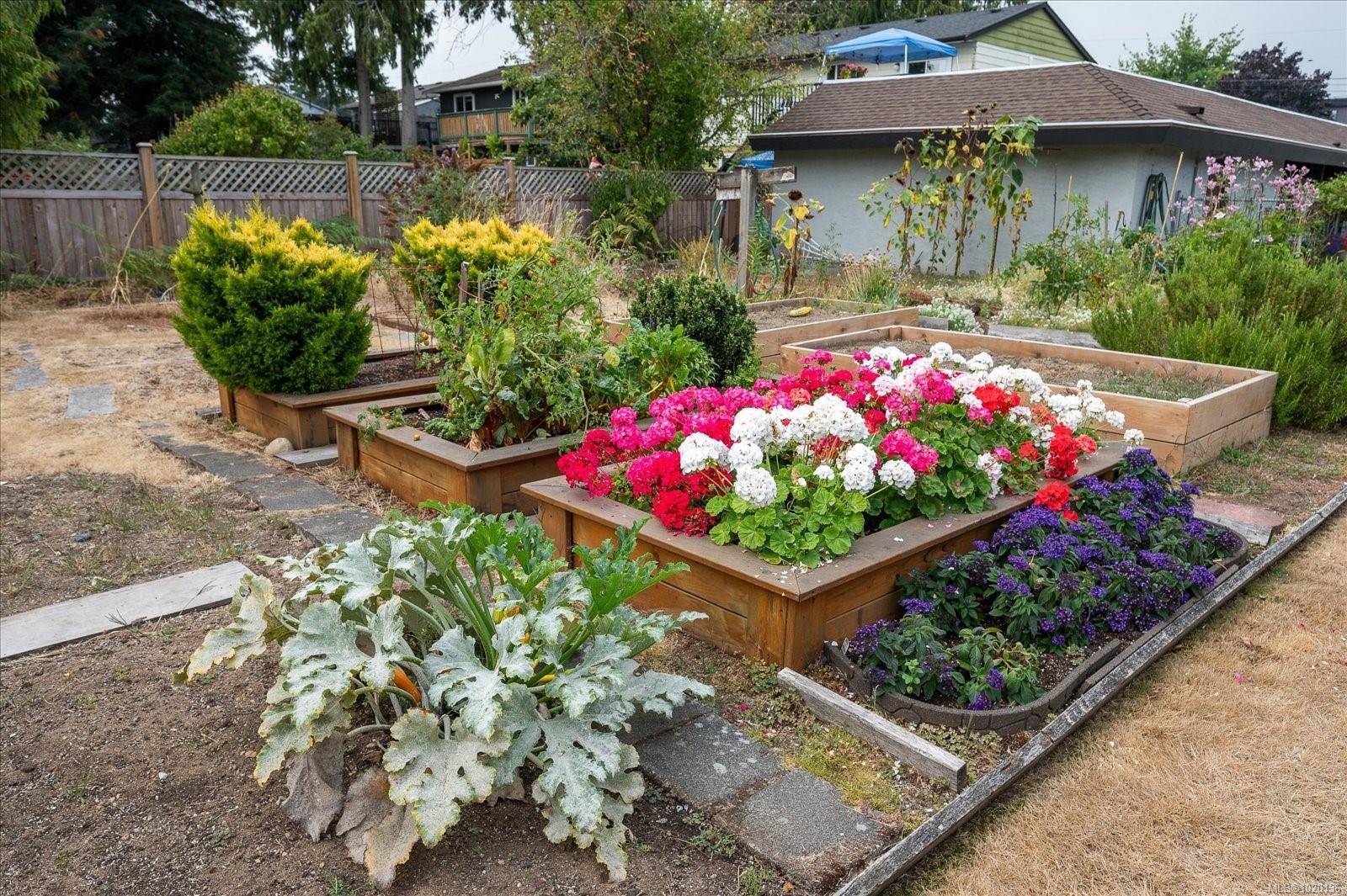 219 Bagshaw St #6, Parksville, BC V9P 2H3