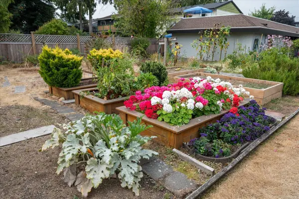 219 Bagshaw St #6, Parksville, BC V9P 2H3