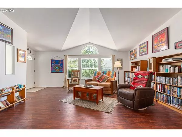 Junction City, OR 97448,310 Pitney LN #40