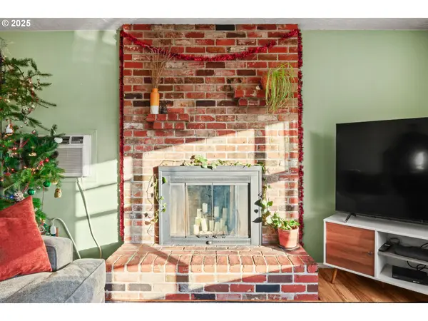 Troutdale, OR 97060,1660 SE LEWELLYN AVE