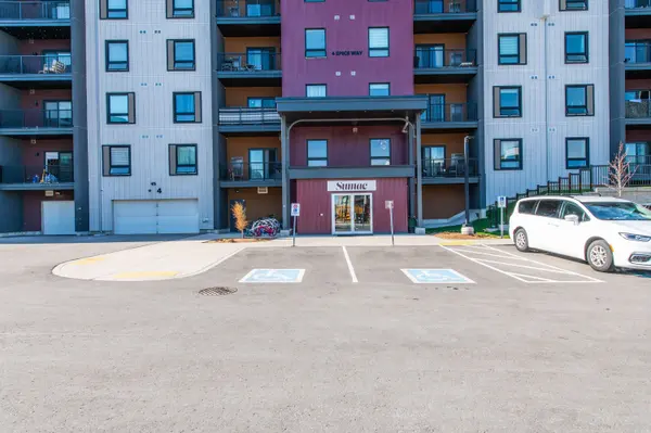 Barrie, ON L9J 0M2,4 Spice WAY #615