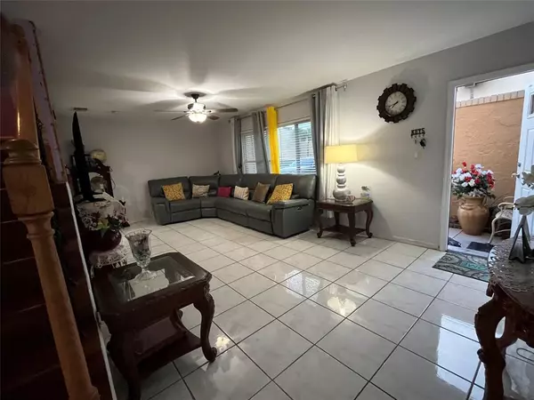 Tamarac, FL 33319,16 Spinning Wheel Ln #16