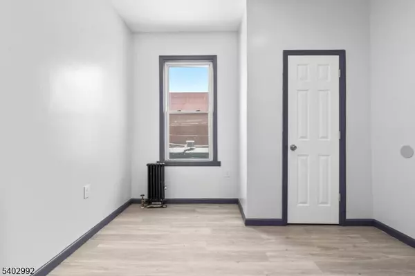 Newark City, NJ 07107,211 N 13th St