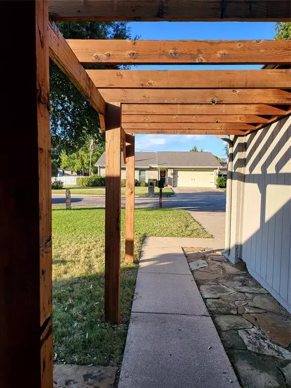 Arlington, TX 76006,1900 San Saba Lane