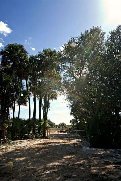 Okeechobee, FL 34972,17120 NW 306th St