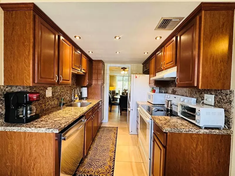 3099 NW 48th Ave #253, Lauderdale Lakes, FL 33313