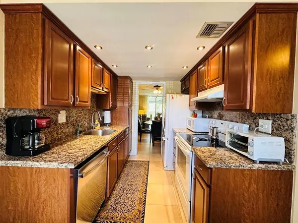 3099 NW 48th Ave #253, Lauderdale Lakes, FL 33313