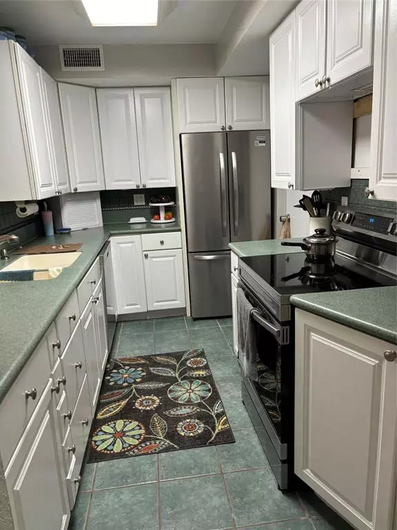 Fort Lauderdale, FL 33315,900 River Reach Dr #216