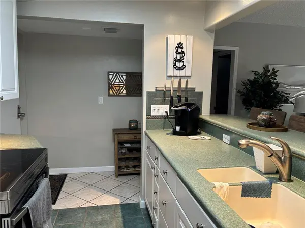 Fort Lauderdale, FL 33315,900 River Reach Dr #216