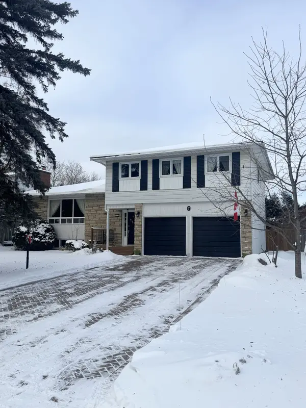 7 St Remy DR, Barrhaven, ON K2J 1A5