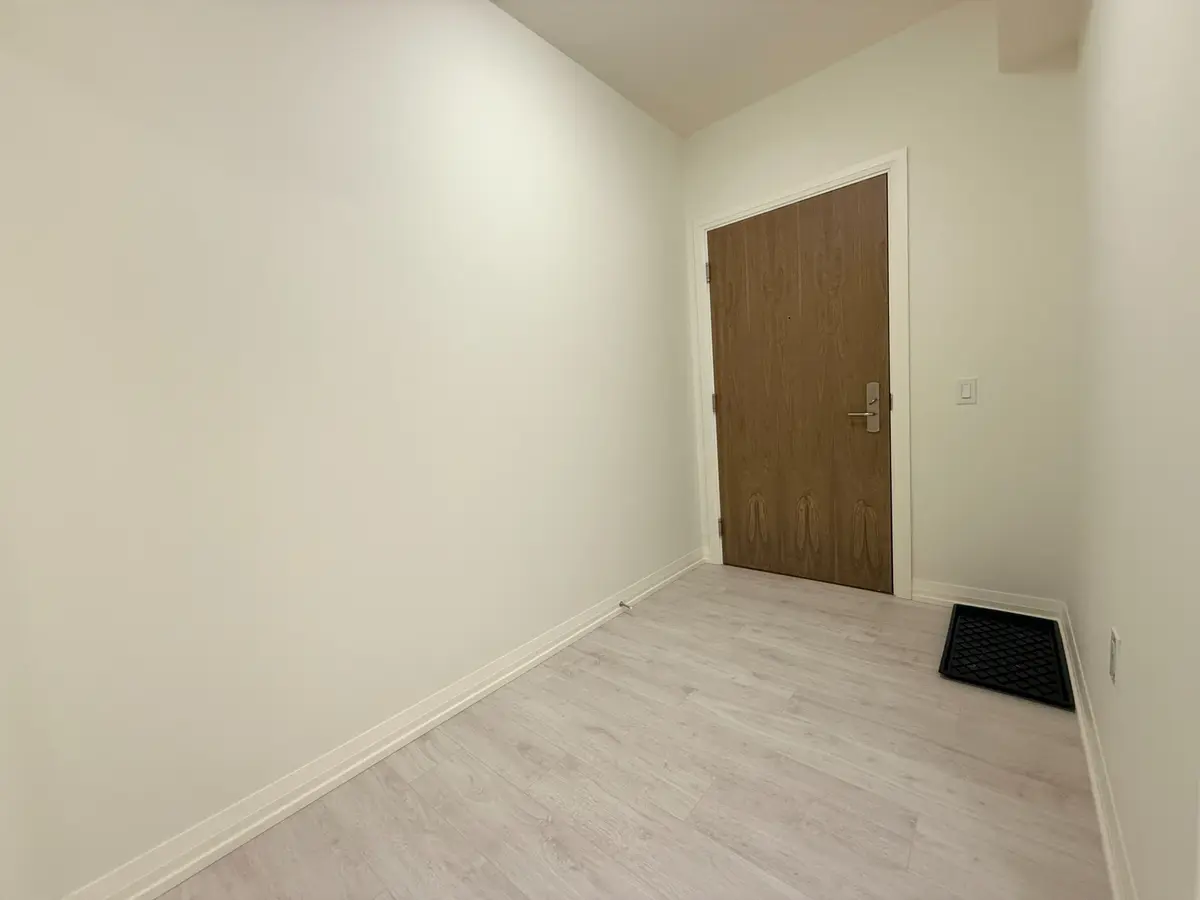 Vaughan, ON L4K 2M9,27 Korda Gate #1412