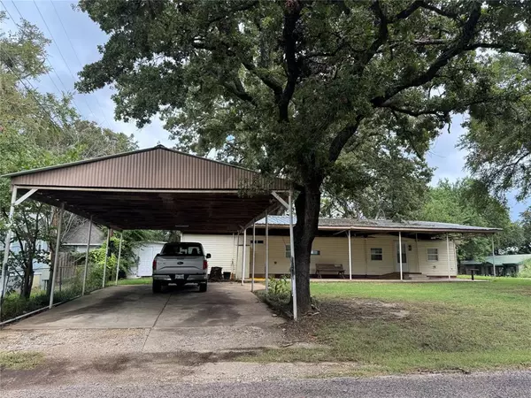 397 Nottingham Drive, Gordonville, TX 76245