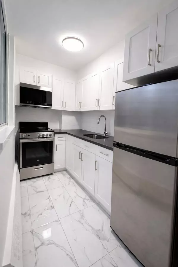 Toronto C02, ON M5R 2M5,177 St. George ST #203