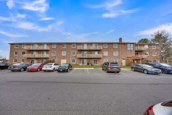 London South, ON N6E 1X9,1584 Ernest AVE #301