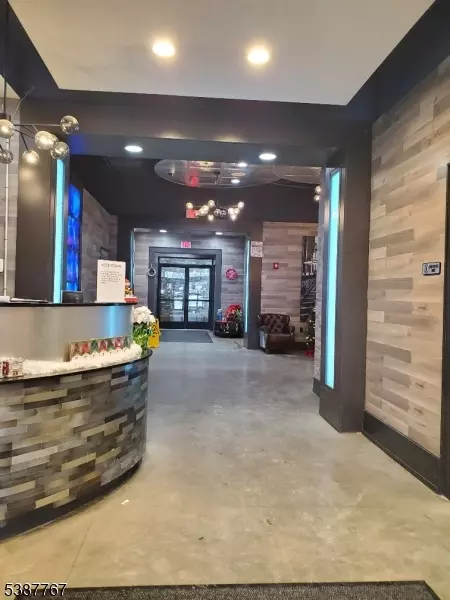 Rahway City, NJ 07065,1 Carriage City Plz #1115