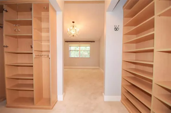 Davie, FL 33331,4801 Grapevine Way #4801