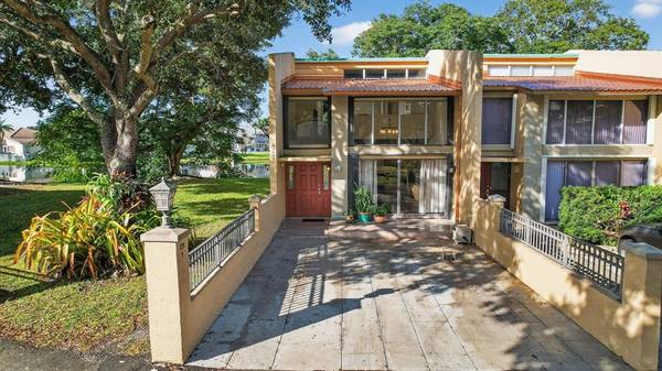 721 E Coco Plum Cir #5, Plantation, FL 33324