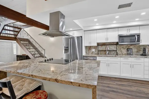 Plantation, FL 33324,721 E Coco Plum Cir #5