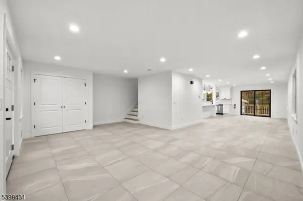 Nutley Twp., NJ 07110,83 Raymond Ave