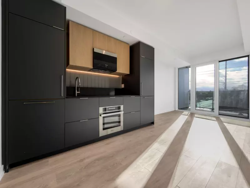 1 Fairview RD E #417, Mississauga, ON L5A 4C6