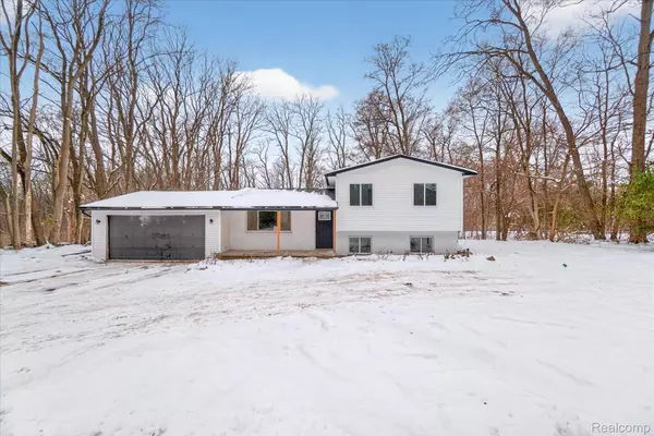 Fenton, MI 48430,10031 Carmer RD