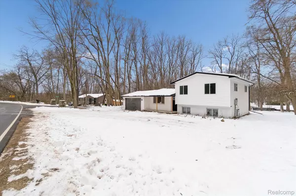 Fenton, MI 48430,10031 Carmer RD