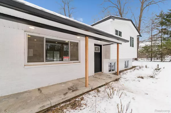 Fenton, MI 48430,10031 Carmer RD