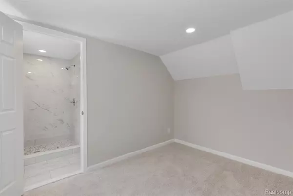 Farmington Hills, MI 48336,21305 Oxford AVE