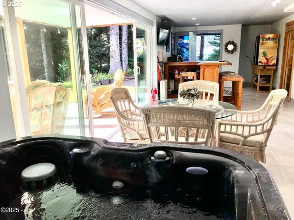 Yachats, OR 97498,3512 HIGHWAY 101