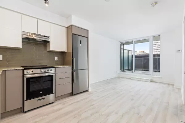 Toronto C04, ON M6A 2M1,120 Varna DR #325