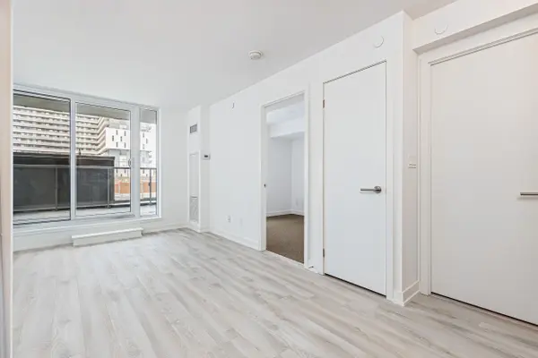 Toronto C04, ON M6A 2M1,120 Varna DR #325