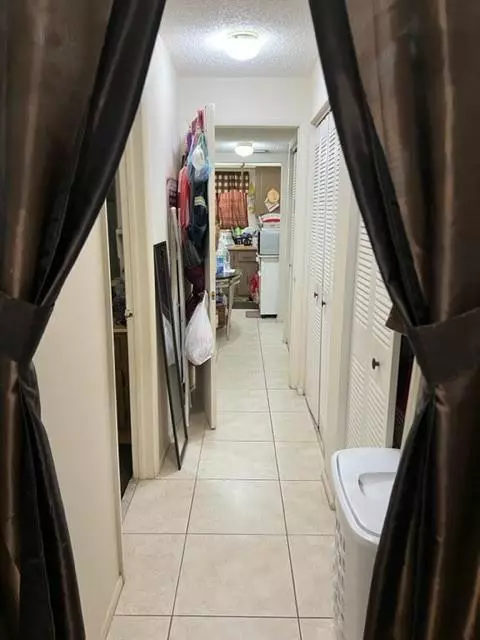 Lauderhill, FL 33313,4220 NW 21st St #209