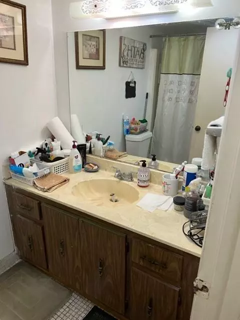 Lauderhill, FL 33313,4220 NW 21st St #209